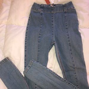 Butt zipper Brandy Melville jeans
